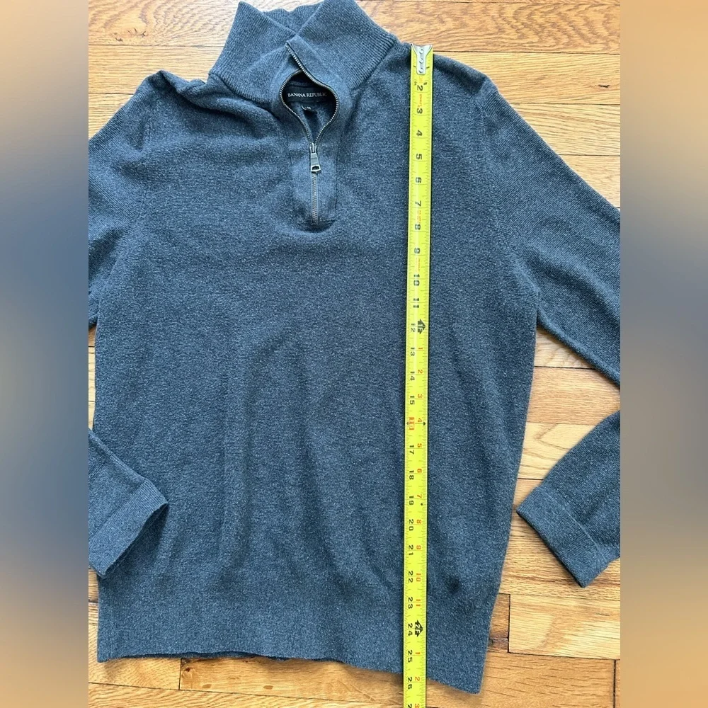 Banana Republic‎ Men’s Gray 1/4 Zip Pullover Sweater - Size Medium